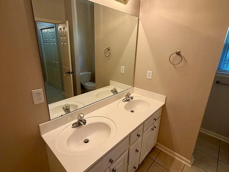 213 Carrington Ln — Photo 37