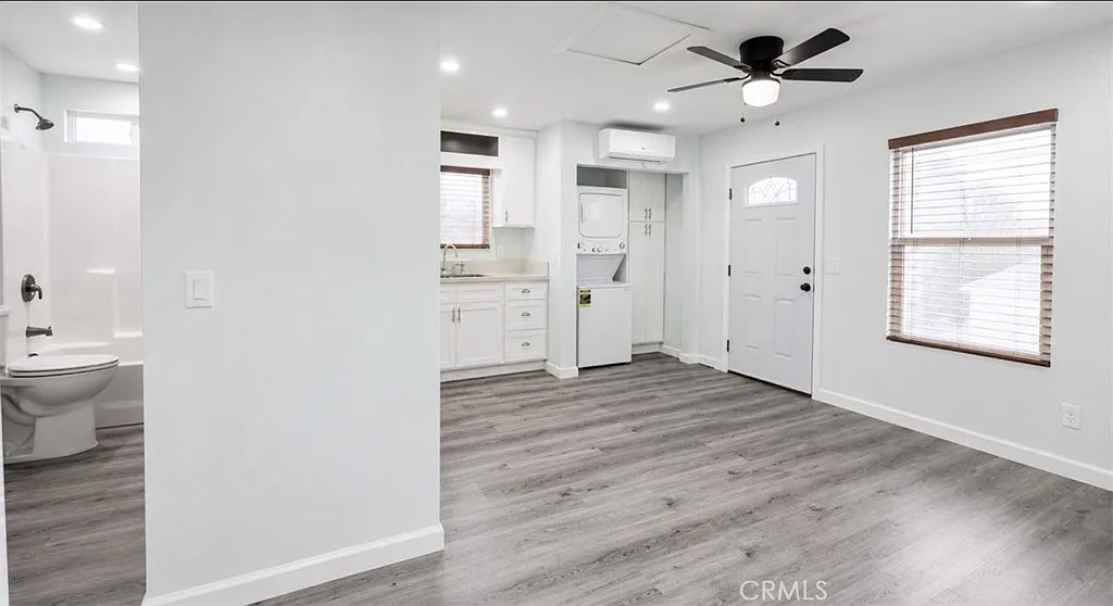 Studio, 350 sqft, $1,350 — Photo 3