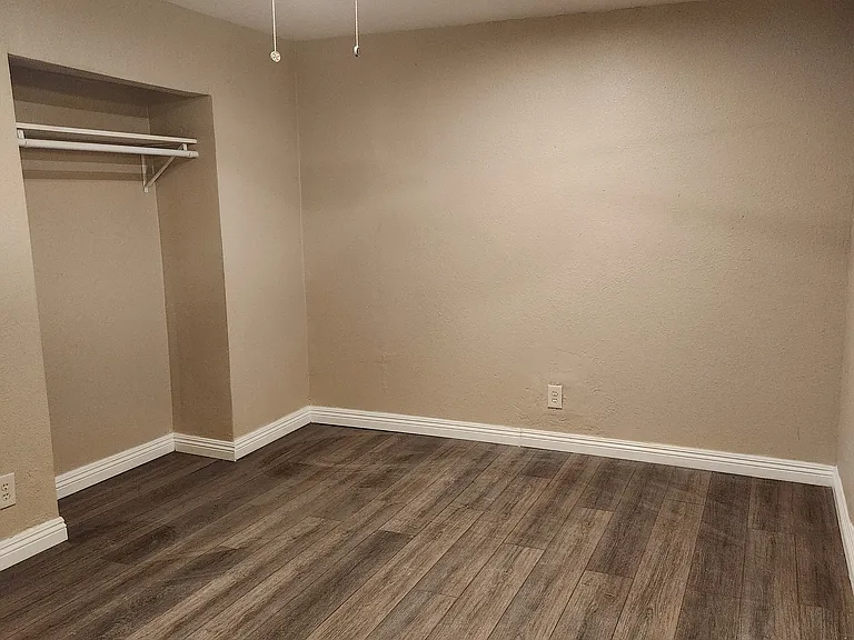 1470 Murchison St — Photo 3