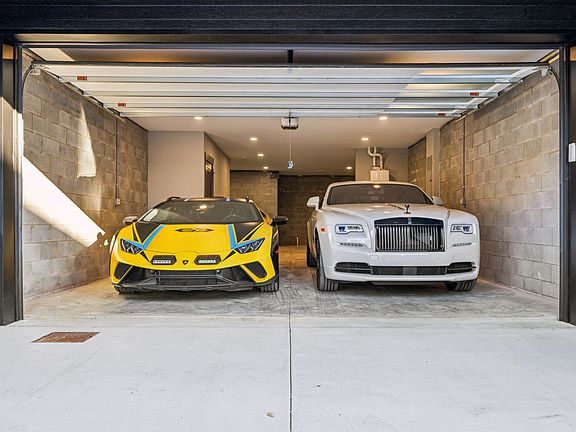 1000 sqft garage / storage.