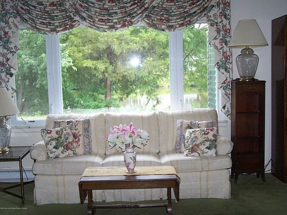5th image of 225B Buckingham Ct #100B