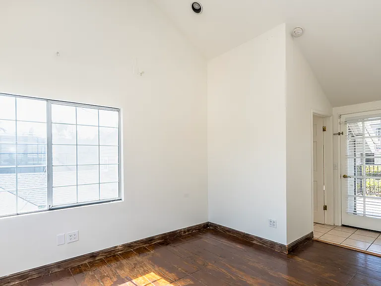 1014 N Gardner St #1015 — Photo 21