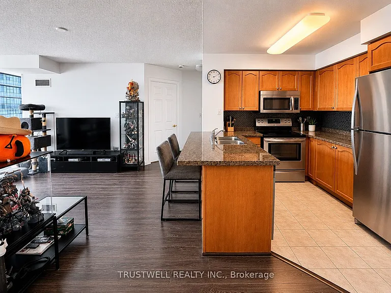 18 Spring Garden Ave #Penthouse 107 — Photo 2