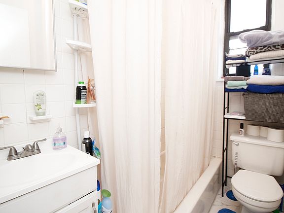 3rd image of 32-20 Broadway #3B3