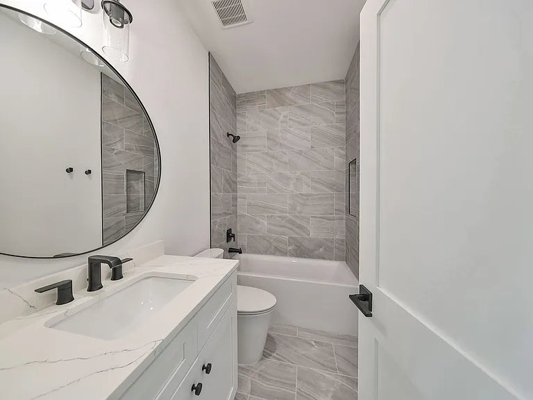 4324 W Gray St #3 — Photo 9