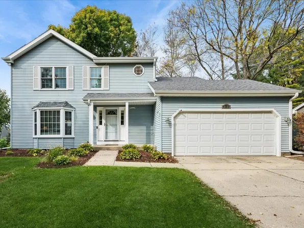 5410 W Winding Creek Dr, McHenry, IL 60050