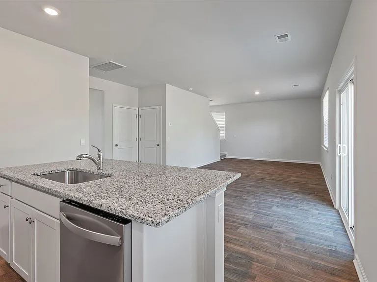 492 Lake Ridge Blvd — Photo 12