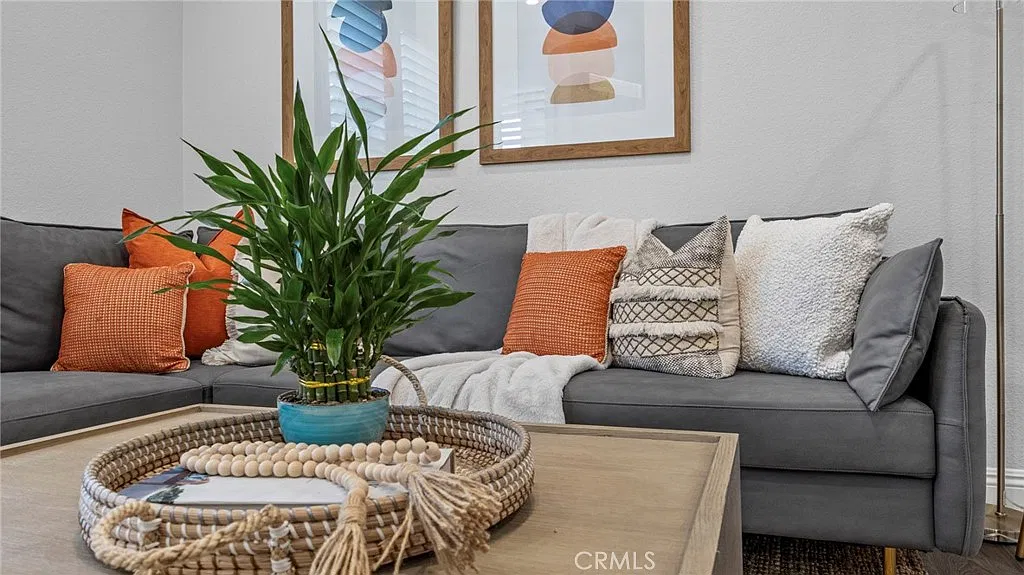 2 bed, 2.5 bath, 1200 sqft, $3,650 — Photo 3