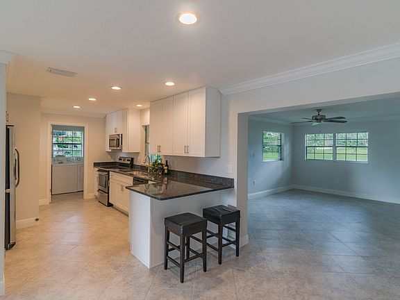 5th image of 362 Floral Dr