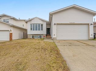 2831 36th St NW, Edmonton, AB T6L3Y6