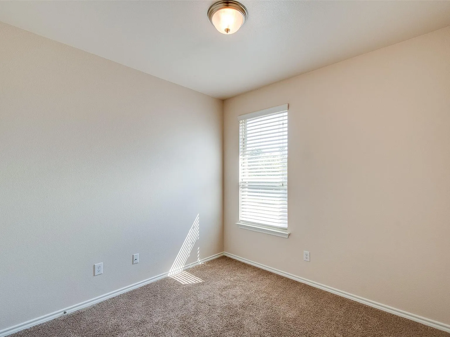 3 bed, 1510 sqft, $2,200 — Photo 4