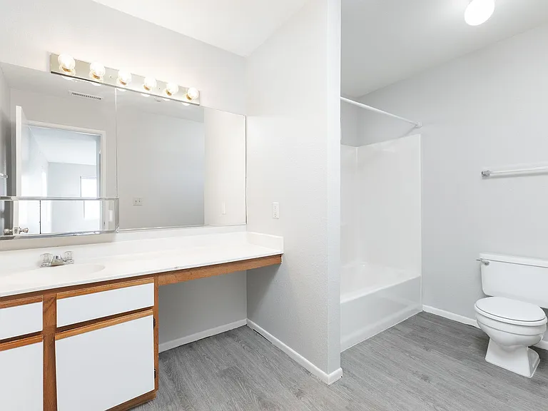 4825 N Robert Rd — Photo 10