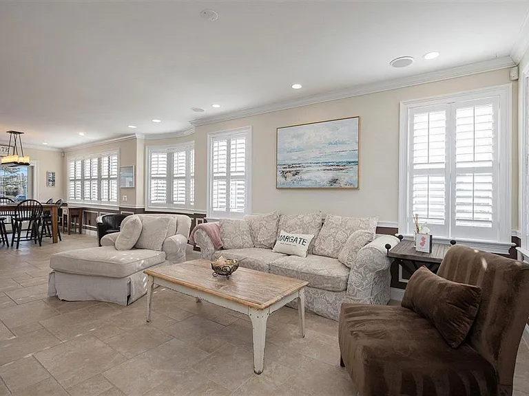 7611 Ventnor Ave — Photo 4