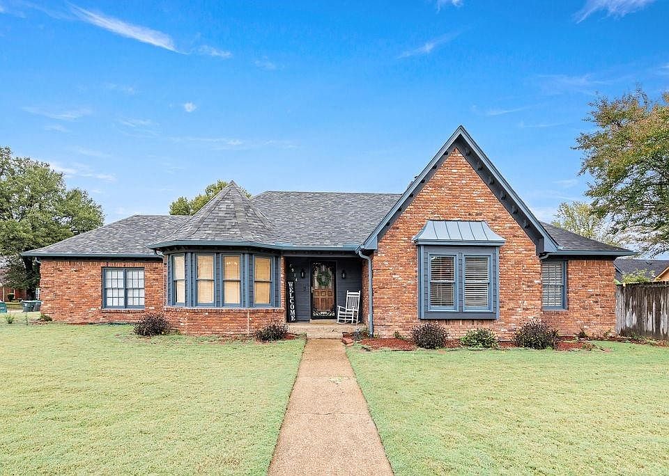 1st image of 6914 Fox Hedge Dr