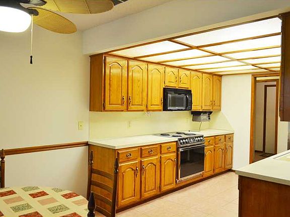 Eat-In Kitchen 