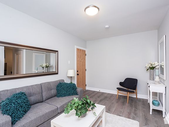 4th image of 429 W Belden Ave #102A