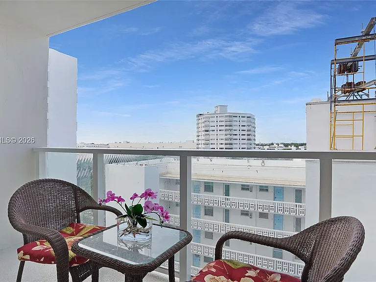1750 James Ave #9J — Photo 8