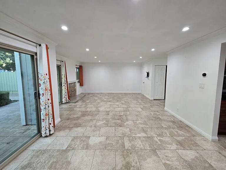 7542 Rosedale Ct — Photo 13