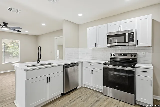 3 bed, 2.0 bath, 1214 sqft, $1,725 — Photo 4