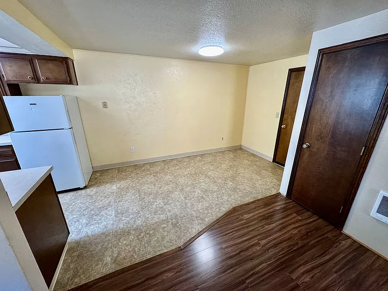 162 SE Atwood Ave — Photo 3