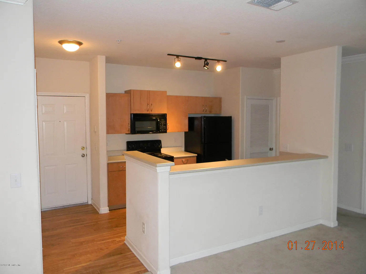 1 bed, 1.0 bath, 793 sqft, $1,175 — Photo 2