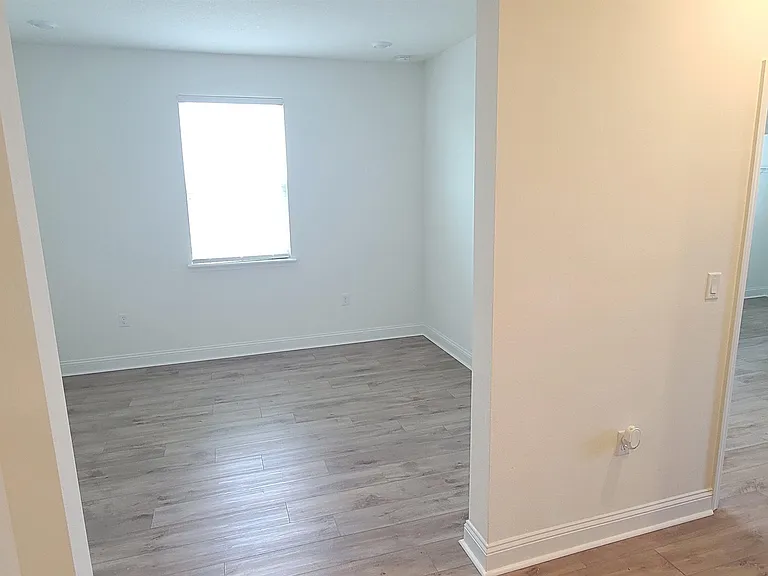 214 Santos Ln — Photo 14