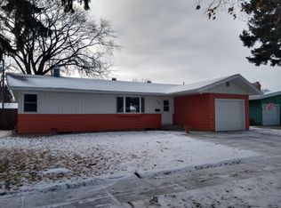 515 24th Ave S, Grand Forks, ND 58201
