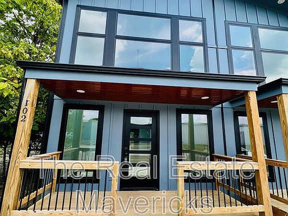 2nd image of 1902 S Holly St #102