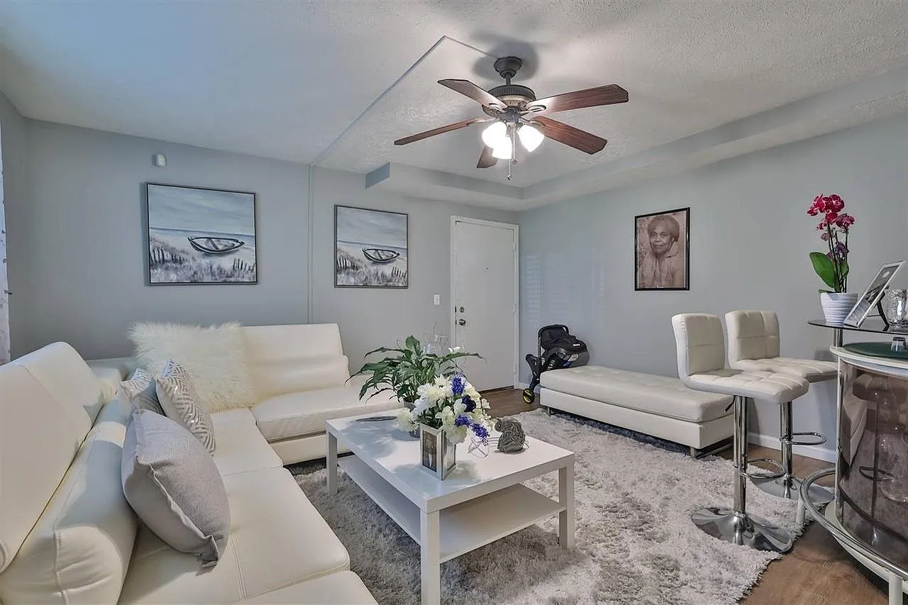 2 bed, 932 sqft, $1,275 — Photo 2