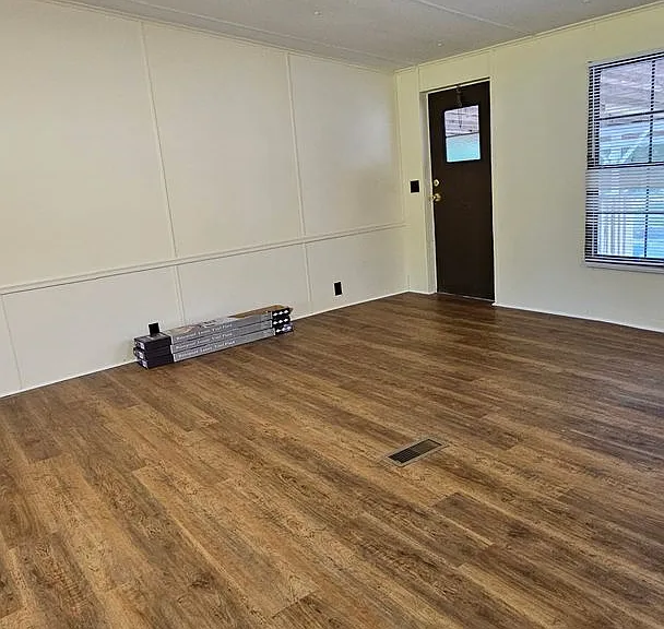 108 Davis Rd E — Photo 43