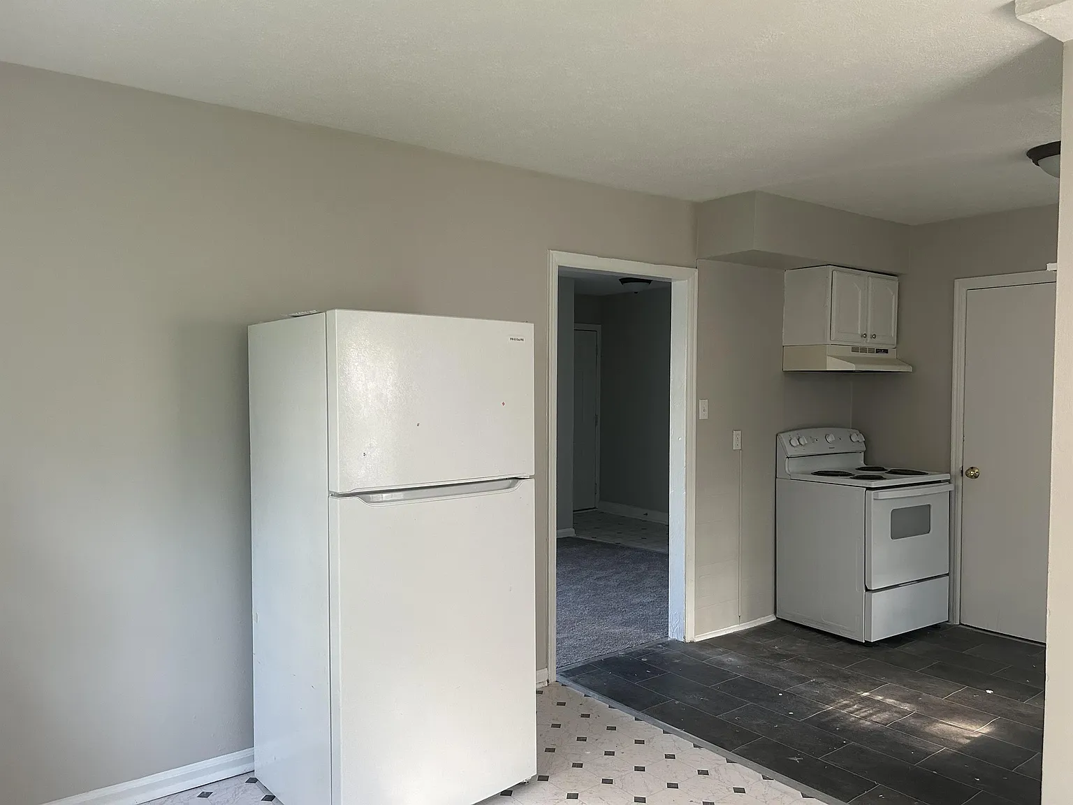 1110 Allen Dr — Photo 4
