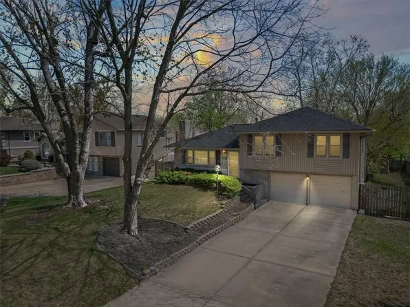 8409 Santa Fe Ln, Overland Park, KS 66212