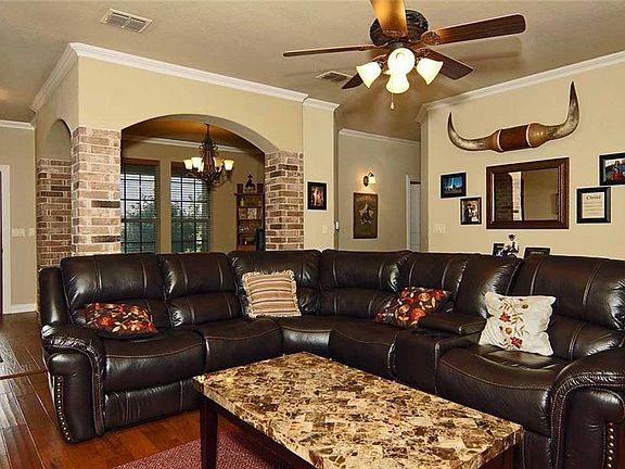 5th image of 200 Live Oak Dr