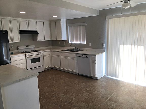 4th image of 661 Woodcrest Dr #B