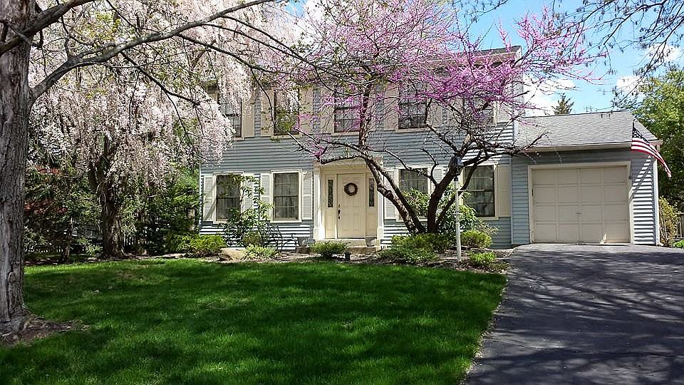 1st image of 245 Yorkshire Dr