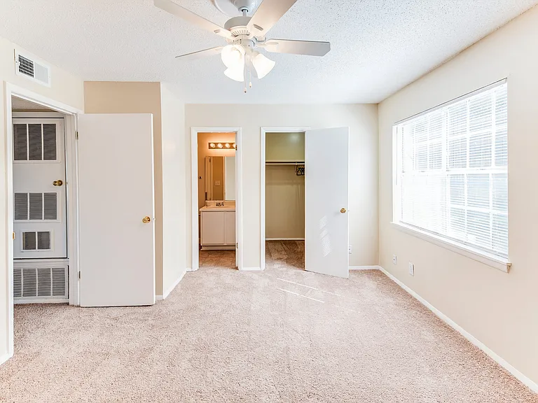 Fountain Square Apartment Homes — Photo 32