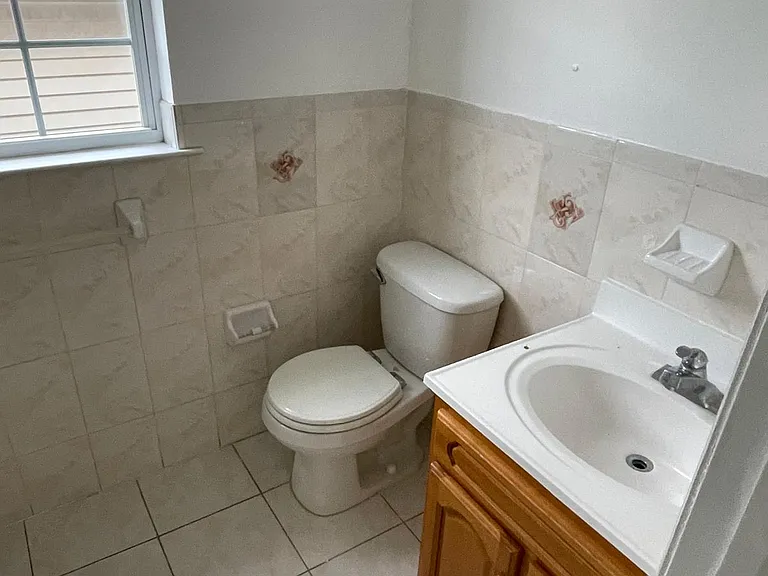 614 Bond St #2 — Photo 11