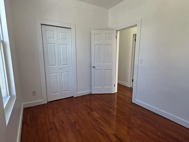 6 50th St #3 — Photo 9