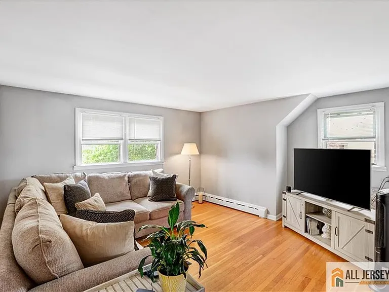52 Saint Ann St #2-F — Photo 9