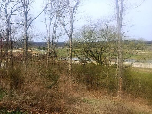 4th image of 585 Black Cove Ln