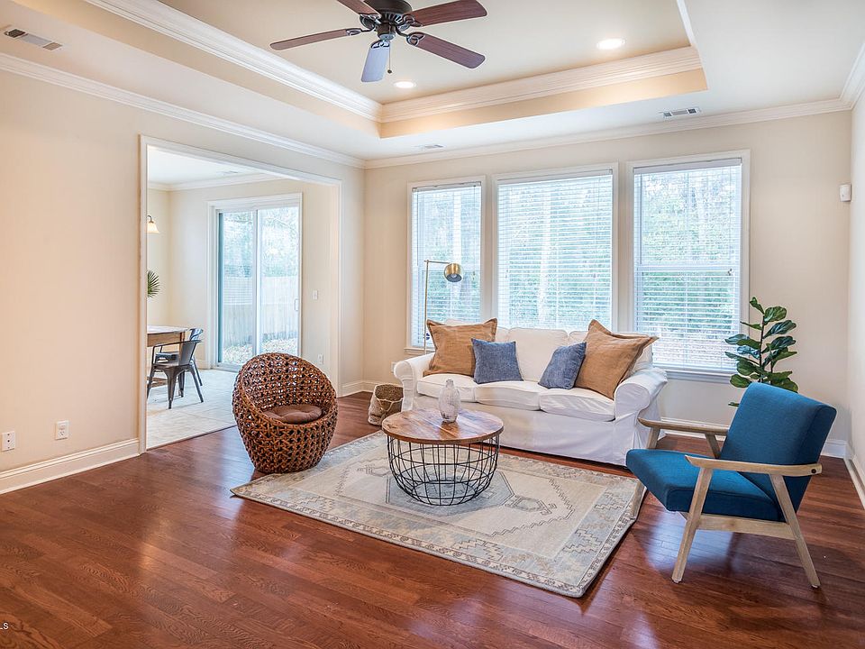 1st image of 47 Wintergreen Dr