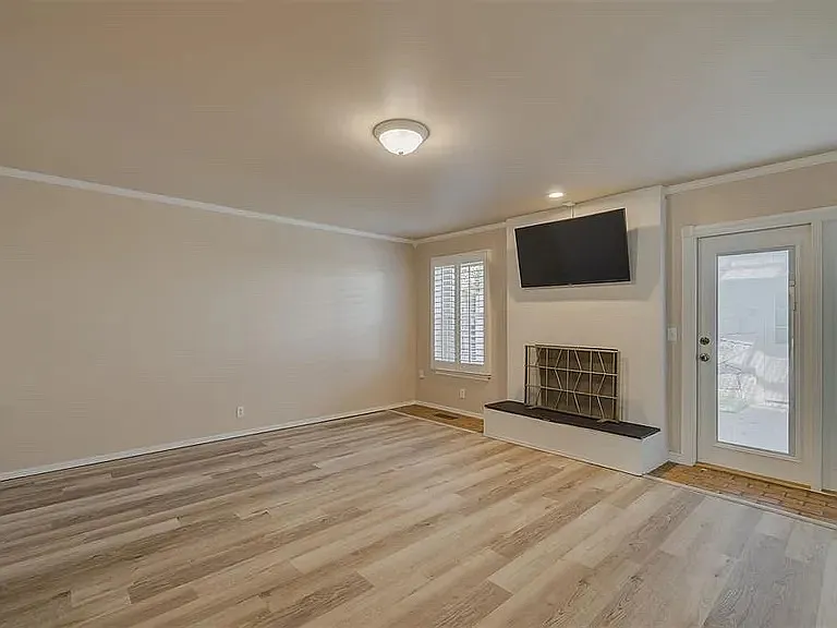 3057 W Wilshire Blvd — Photo 6