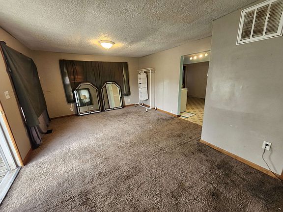 3rd image of 4223 W Zoo Blvd