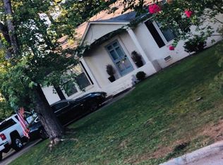 219 Pinecroft Dr, Raleigh, NC 27609