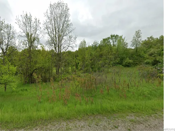 9011 White Lake Rd, White Lake, MI 48386