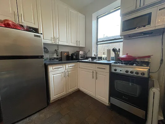 Rented by Compass | media 12