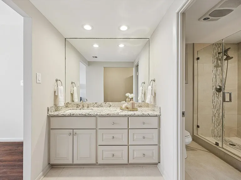 49 Briar Hollow Ln #1004 — Photo 15