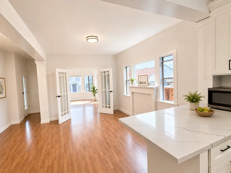 320 E 15th St #1 — Photo 3