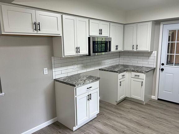 2nd image of 5565 Silverdale Dr