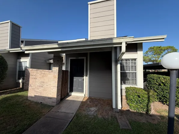 6327 Cattails Ln, Houston, TX 77035